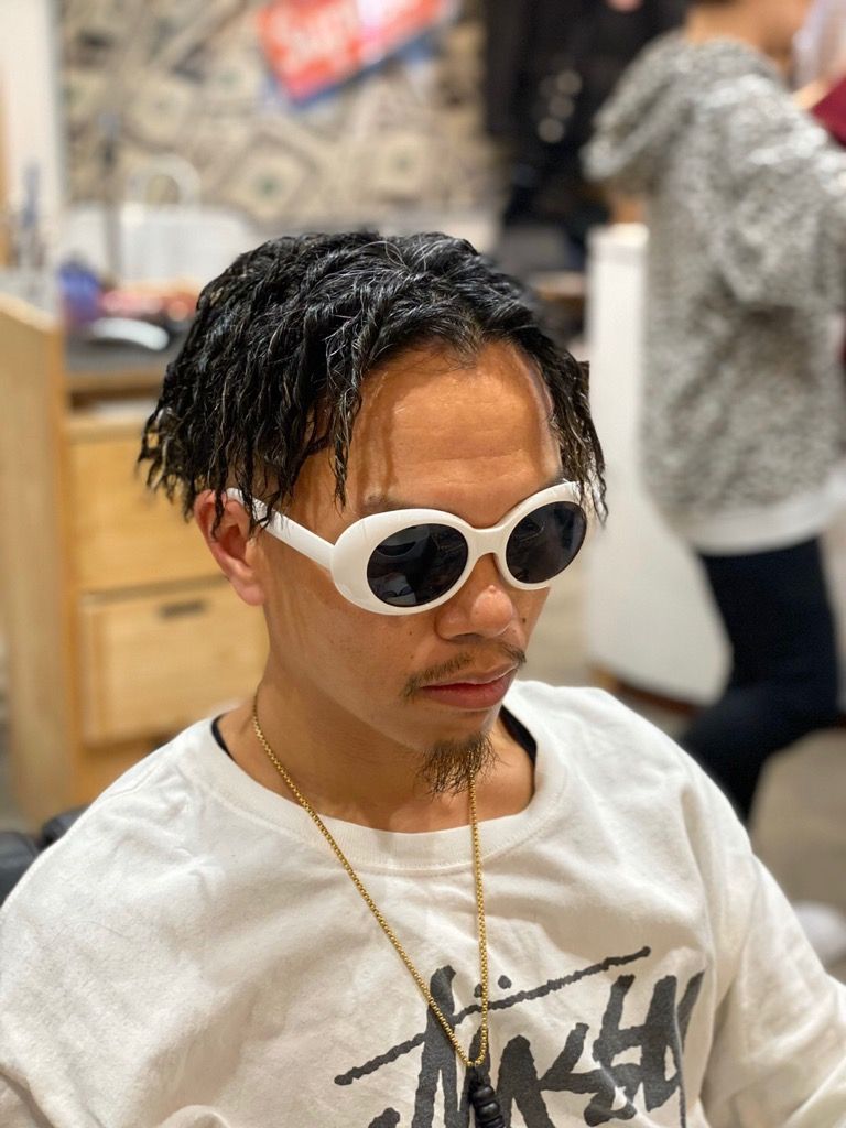 【幡ヶ谷】≪技術者月給25万円〜≫≪月8日休み≫≪2年でデビュー可能・営業時間内レッスンあり≫フェード、パーマなど幅広いデザインを提供！居心地のよい空気感がお客様にもスタッフにも嬉しいカジュアルバーバーです！「BARBER ellen second 幡ヶ谷（バーバーエレンセカンドハタガヤ）」から理容師（理容室）の求人★☆