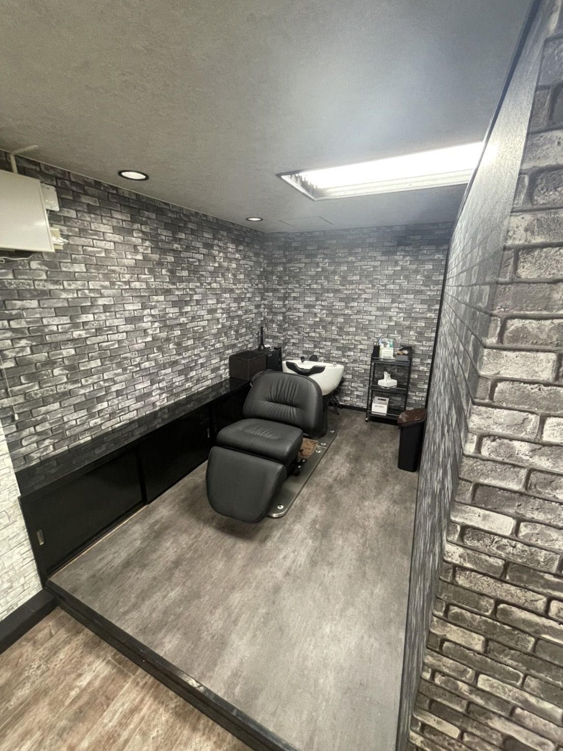 【鳴尾】≪月給20〜30万円！≫≪実働8時間≫≪毎週土日休みOK≫≪希望休月8日≫≪社会保険完備≫≪営業時間内レッスンのみ≫アシスタント専任スタッフの募集！自由度が高く、働きやすさ抜群！地域の方から大人気のヘアサロン「KATR（カトル）」からアシスタント（美容師）の求人☆★