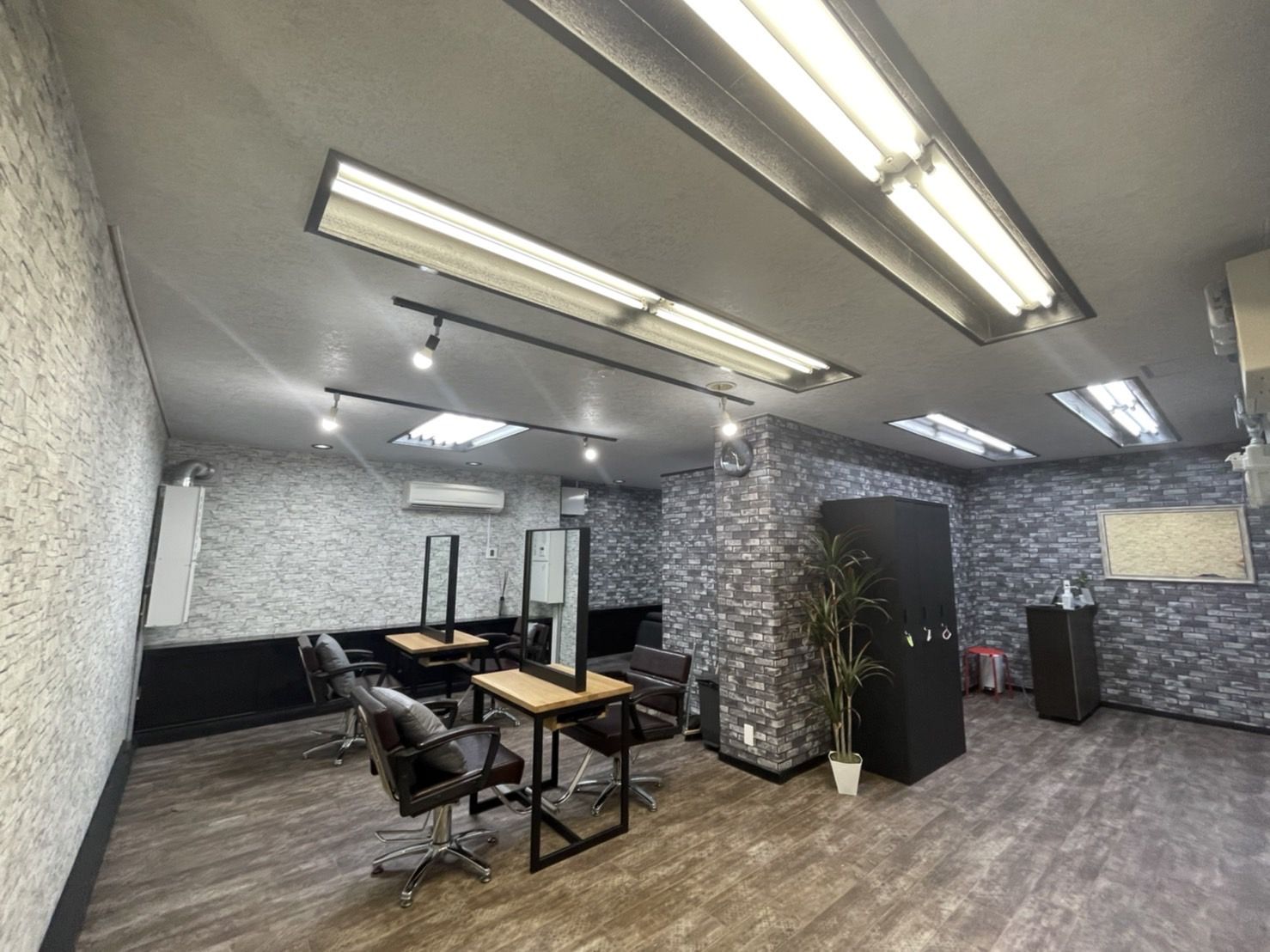 【鳴尾】≪月給20〜30万円！≫≪実働8時間≫≪毎週土日休みOK≫≪希望休月8日≫≪社会保険完備≫≪営業時間内レッスンのみ≫アシスタント専任スタッフの募集！自由度が高く、働きやすさ抜群！地域の方から大人気のヘアサロン「KATR（カトル）」からアシスタント（美容師）の求人☆★