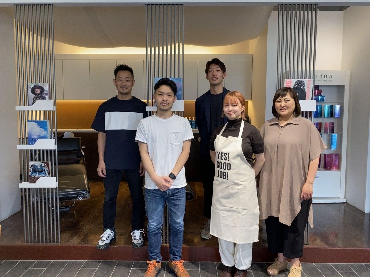 【立川駅】◆完全週休二日制・土日のお休みも相談可能・20時までに退勤可能◆スタッフ同士仲が良く働きやすい環境です！地域の方から支持率抜群なサロンMPLUS（エムプラス）からスタイリスト（美容師）の求人★☆