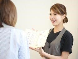 【三宮】≪歩合制≫≪個人売上60％還元≫洗練されたナチュラルなデザインが大人女性を中心に人気のアイラッシュサロン！アットホームで落ち着いた空間なので安心して働けます。「Salon de MERCI（サロンドメルシー）」からアイリスト（アイデザイナー・まつげエクステ）の求人☆☆
