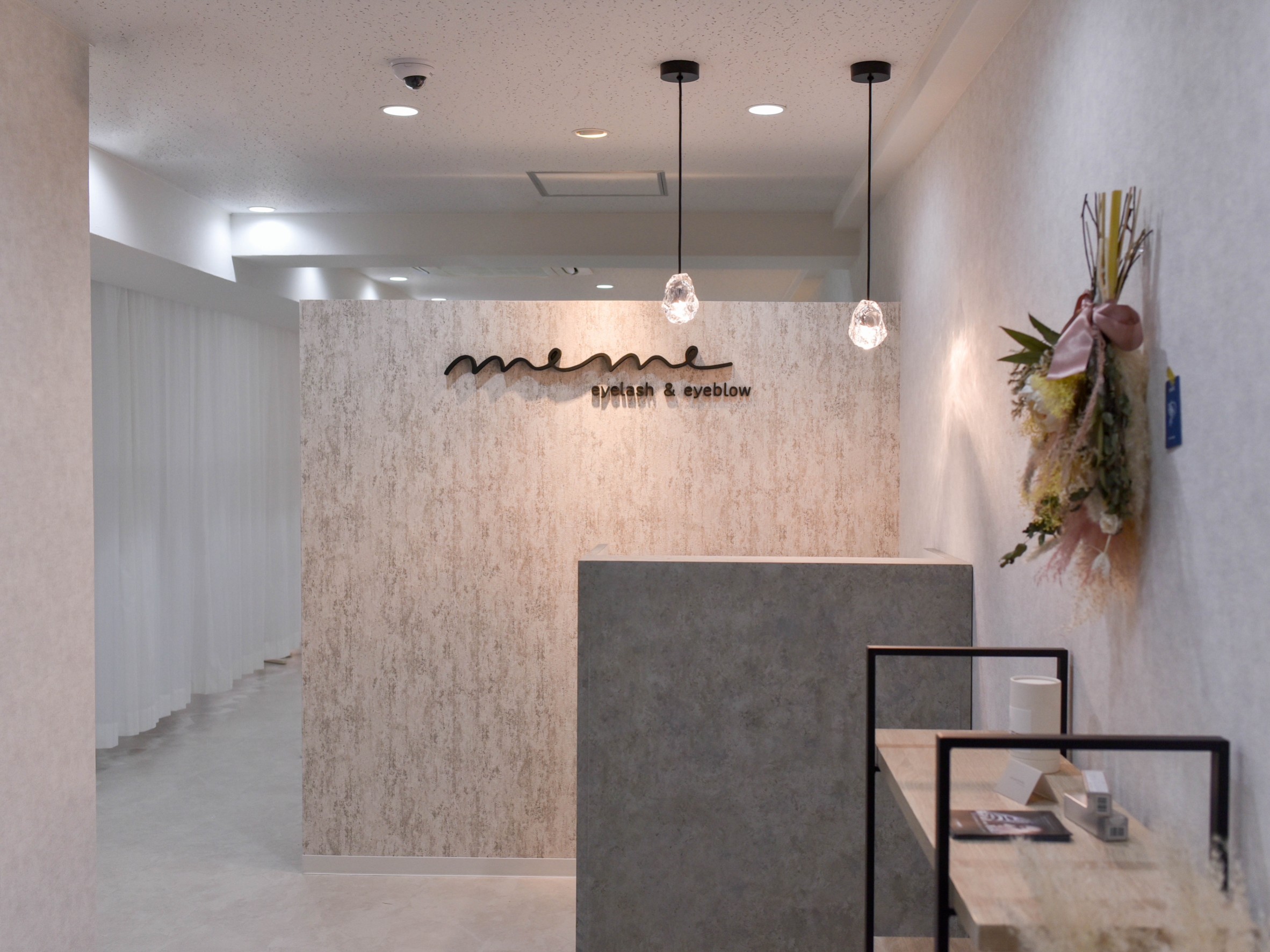 【三宮】≪社会保険完備≫≪年間休日111日≫≪有給休暇あり≫≪最低保証給あり≫≪フリー40％・指名50％還元≫≪時間や休みも随時相談可能≫アイブロウメニューもあり！自由に働ける「meme 神戸三宮店（メメコウベサンノミヤテン）」からアイリスト（まつげエクステ・まつげパーマ・アイブロウ）の求人☆☆