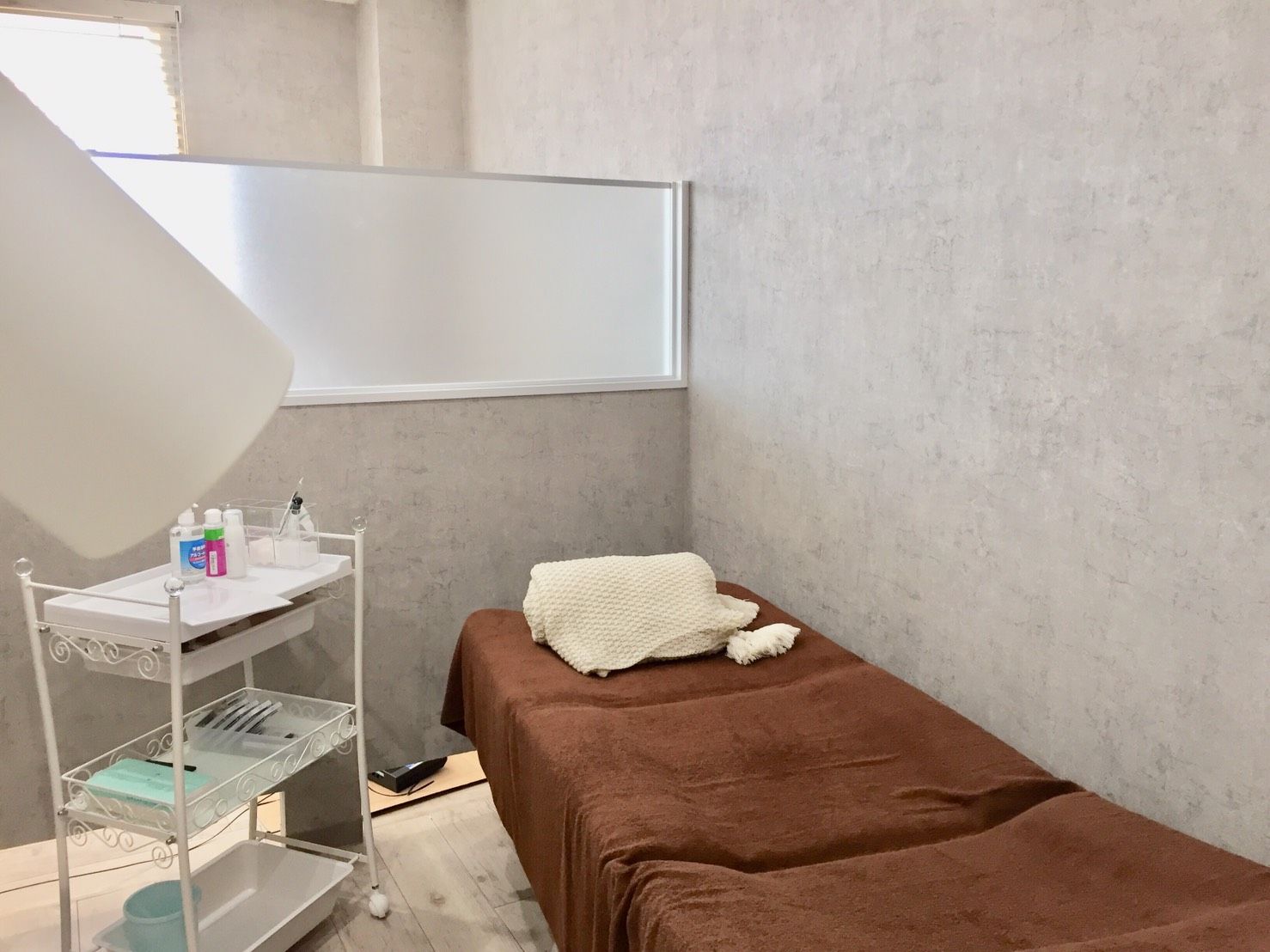 【新潟駅】≪実働8時間≫≪有給休暇あり・消化率100%≫≪土日祝の希望休OK≫≪社会保険完備≫育成実績が豊富で安心の体制があります!研修サロンもあるので早くに技術が身につく会社です「RELASH 駅南(リラッシュエキナン))」からアイリスト(まつげエクステ・まつげパーマ・アイブロウ)の求人☆☆