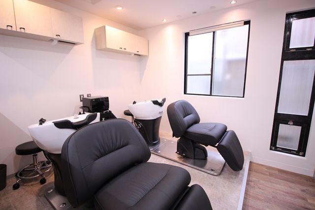 【西田辺】≪社会保険完備≫≪月8日休み≫≪20時迄に退勤可能≫≪残業なし≫≪賞与あり≫美容師でプライベートも充実！店内もウッドベースでオシャレ！地域密着型アットホームサロン！「olino（オリノ）」からアシスタント（美容師）の求人☆★