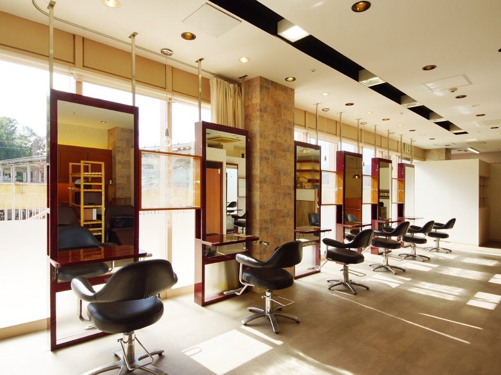 【三日市町】≪月8日休み・有給休暇あり≫≪社会保険完備≫≪最短2年デビュー≫≪まつ毛パーマも学べる≫好条件＆教育体制が整う環境です！！地域密着で幅広い年代のお客様に人気！「KAINO フォレスト三日市店（カイノ フォレストミッカイチテン）」からアシスタント（美容師）の求人★☆