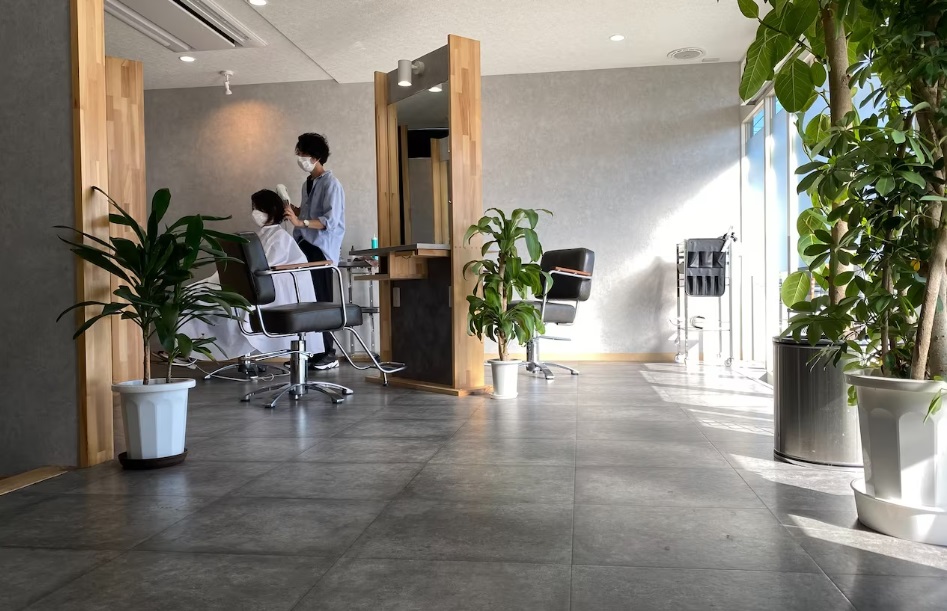 【安部山入口停留所】≪社会保険完備・日曜日のお休みあり・完全週休二日制・20時までの退勤可能≫小規模少人数でお客様のパートナーになります。ショートカットに特化し可愛いスタイルを創るヘアサロン「VELU hair salon(ベルヘアサロン)」からアシスタント(美容師)の求人☆★