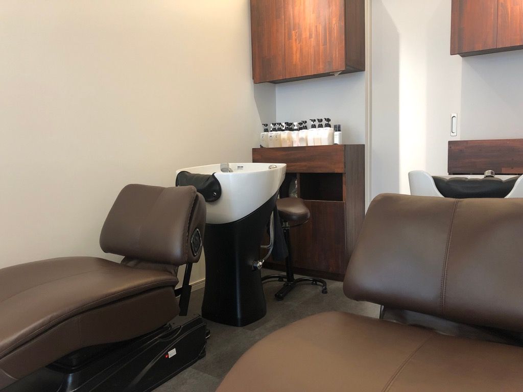 【西鉄平尾駅】マンツーマン接客にこだわりたい方へオススメ!西鉄平尾駅すぐの大通り沿いにあるためアクセスも抜群!幅広い世代のお客様に愛されているヘアサロン「chill hair design(チルヘアデザイン)」からスタイリスト(美容師)の求人★☆