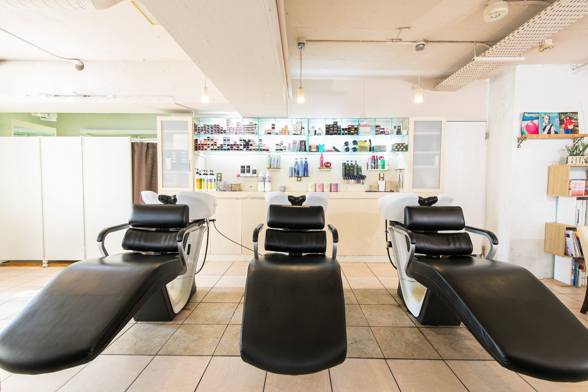 【中野】◆月給20万円スタート・営業中のレッスン可能・休日数選択可能・社会保険完備◆マルチに活躍できる美容師を目指せる環境、お客様1人1人のカウンセリングを大事にすることで、地域から信頼を得ているサロンsalon bika（サロンドビカ）からアシスタント（美容師）の求人☆★