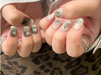 【国立駅】◆爪を傷めないパラジェル使用・月給19万円スタート・社会保険完備◆丁寧なケアにこだわったネイルメニューと、一人一人のお客様に合わせたトレンドデザインが人気のサロンScena Lice by Carina（シェーナリーチェバイカリーナ）からネイリスト（ネイル）の求人☆★