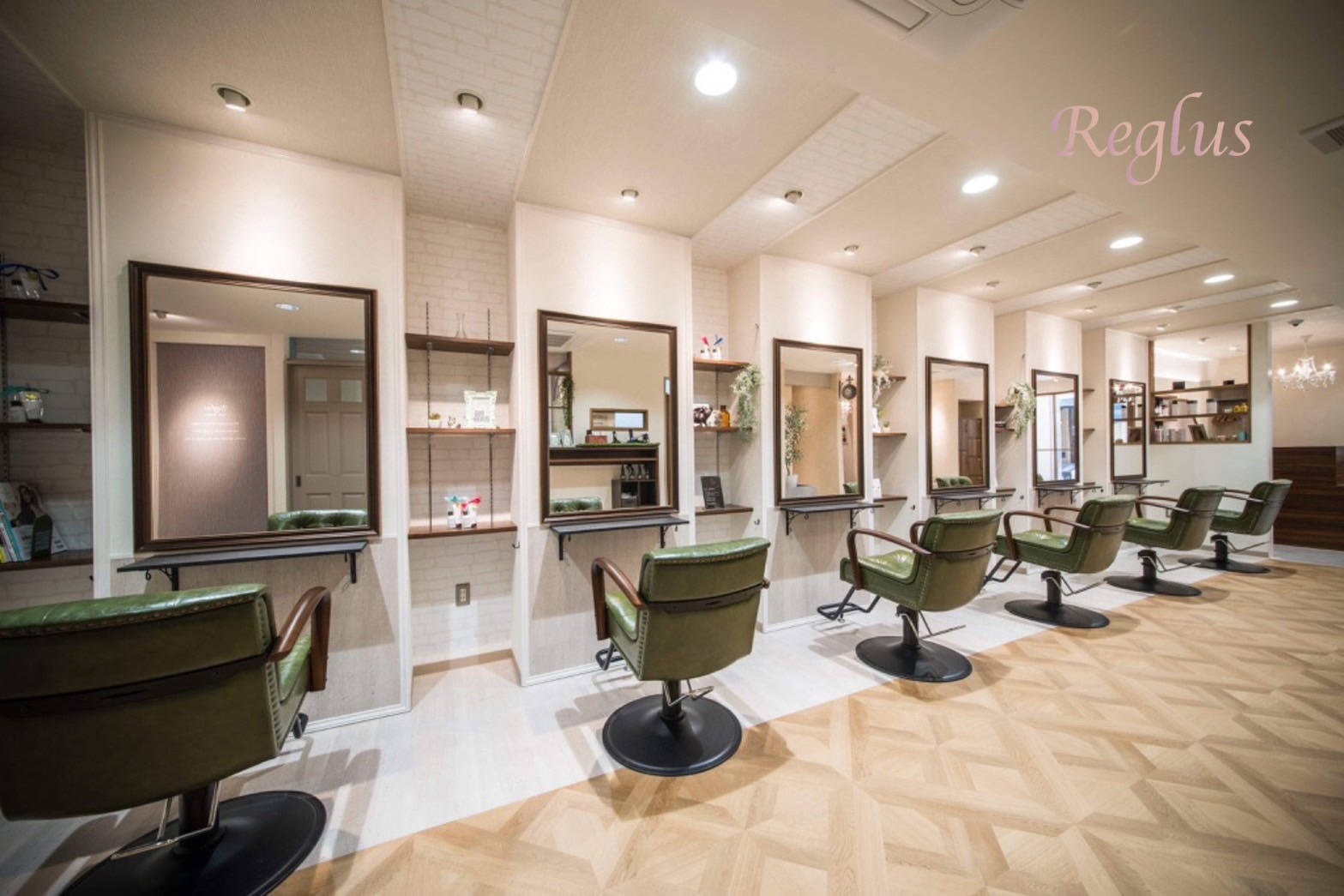 【西新駅】≪社保完備・働き方が選べる・平均退勤時間（平日）18:30頃（日）17:15頃・時短社員制度あり≫時短社員＆パート大歓迎！家族優先の美容師さん、フルタイム勤務どちらも歓迎！自分専用のクーポンも作成可能！！早回しでなくお客様としっかり関わりパートナーを目指す「Reglus hair design 西新店（レグルスヘアデザインニシジンテン）」からスタイリスト（美容師）の求人☆★