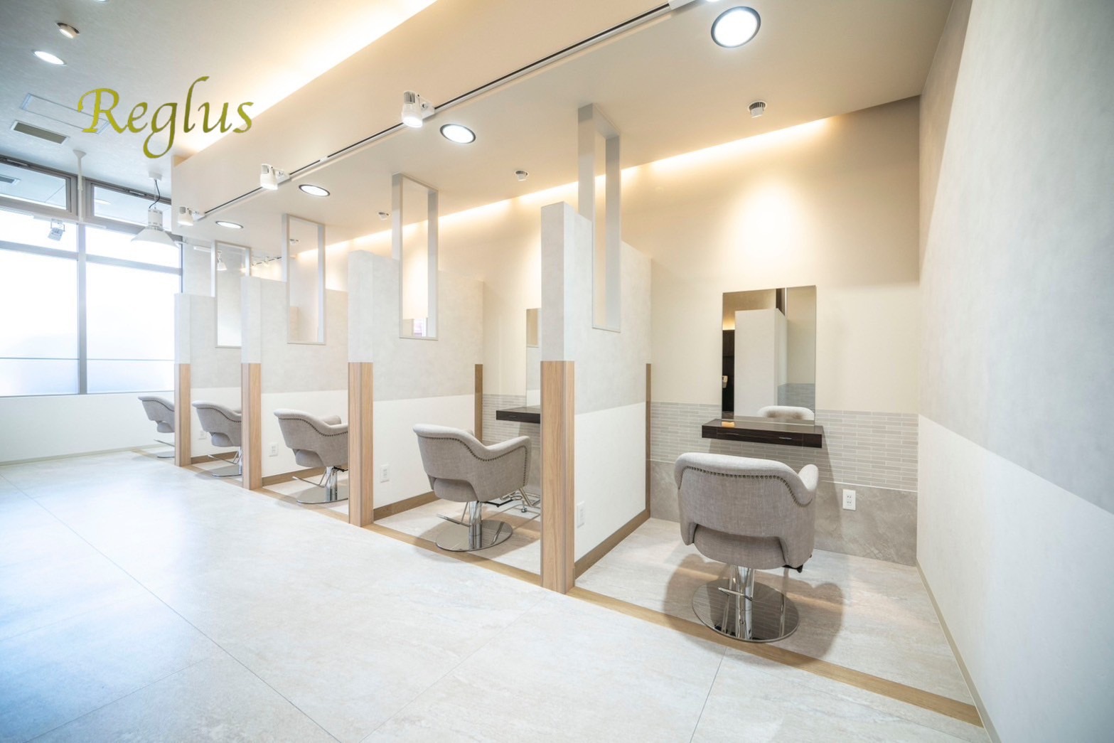 【パセオ野間大池】≪社保完備・働き方が選べる・平均退勤時間（平日）18:30頃（日）17:15頃・時短社員制度あり≫時短社員＆パート大歓迎！家族優先の美容師さん、フルタイム勤務どちらも歓迎！自分専用のクーポンも作成可能！！早回しでなくお客様としっかり関わる「Reglus hair design パセオ野間大池店（レグルスヘアデザインパセオノマオオイケテン）」からスタイリスト（美容師）の求人☆★