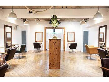 【川崎駅】◆自由出勤制・最低保障給あり・指名料100％還元・◆初めての業務委託でもサロンサポートが充実しており安心して働けます。様々な働き方の希望が叶うサロンAtria united（アトリアユナイテッド）からスタイリスト（美容師）の求人★☆