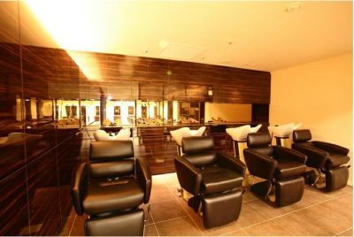 【なんば】≪社会保険完備≫≪月8日休み≫≪充実の教育体制≫大阪の有名トータルビューティーサロン☆高い技術を身につけ一流の美容師になる為の教育体制があります！福利厚生や条件面も抜群です☆Hair’s Gallery（ヘアーズギャラリー）からアシスタント（美容師）の求人☆★♪