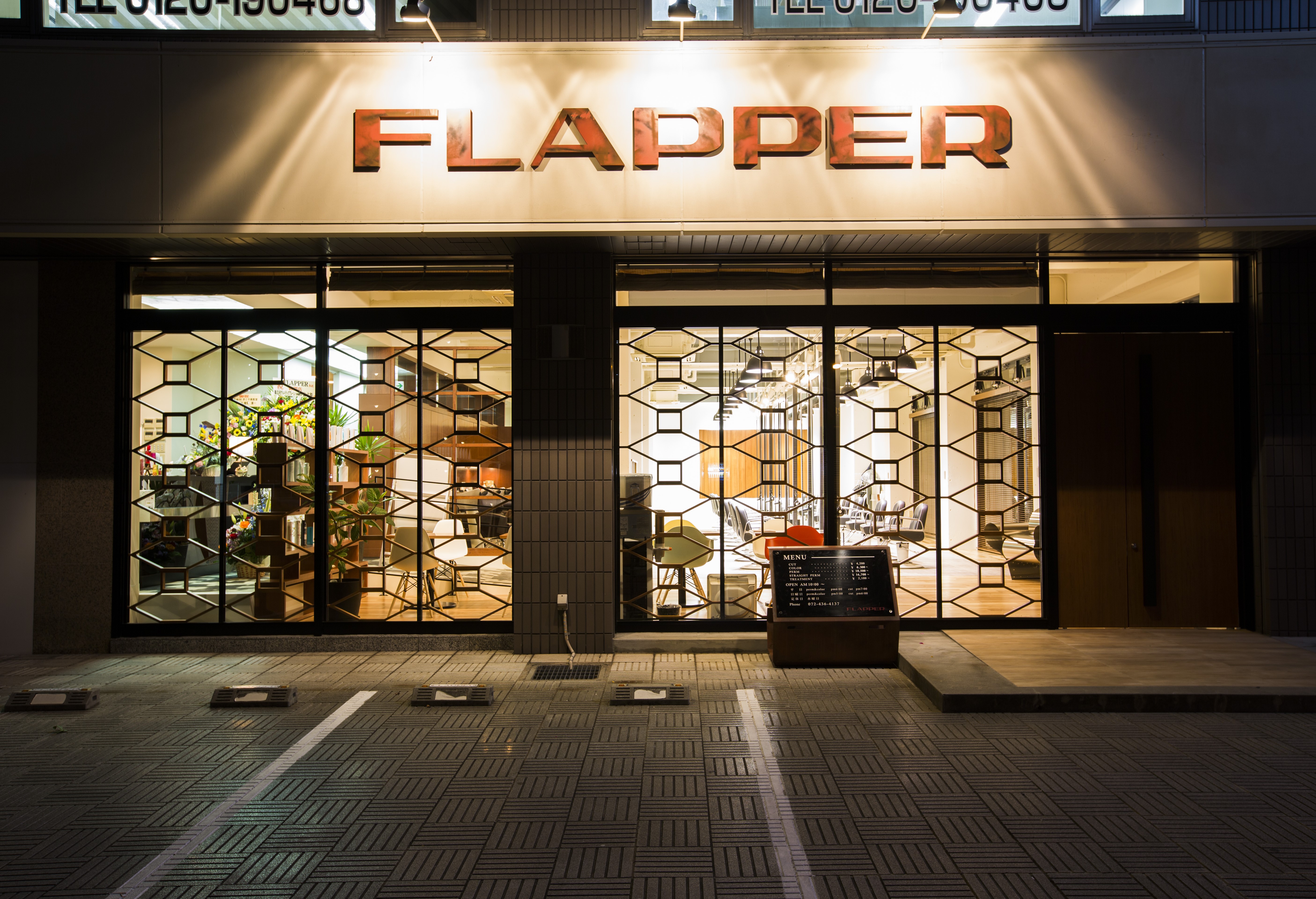 【南海岸和田駅】≪月8,9日休み&有給休暇&だんじり休みあり≫≪社会保険完備≫≪営業中レッスンにより最短2年でのスタイリストデビュー≫≪20時退勤OK≫お客様の『キレイ』を引き出し再現性の高いデザインを提供しています!高い技術で幅広い年齢のお客様に大人気です!「FLAPPER(フラッパー)」からアシスタント(美容師)の求人☆★