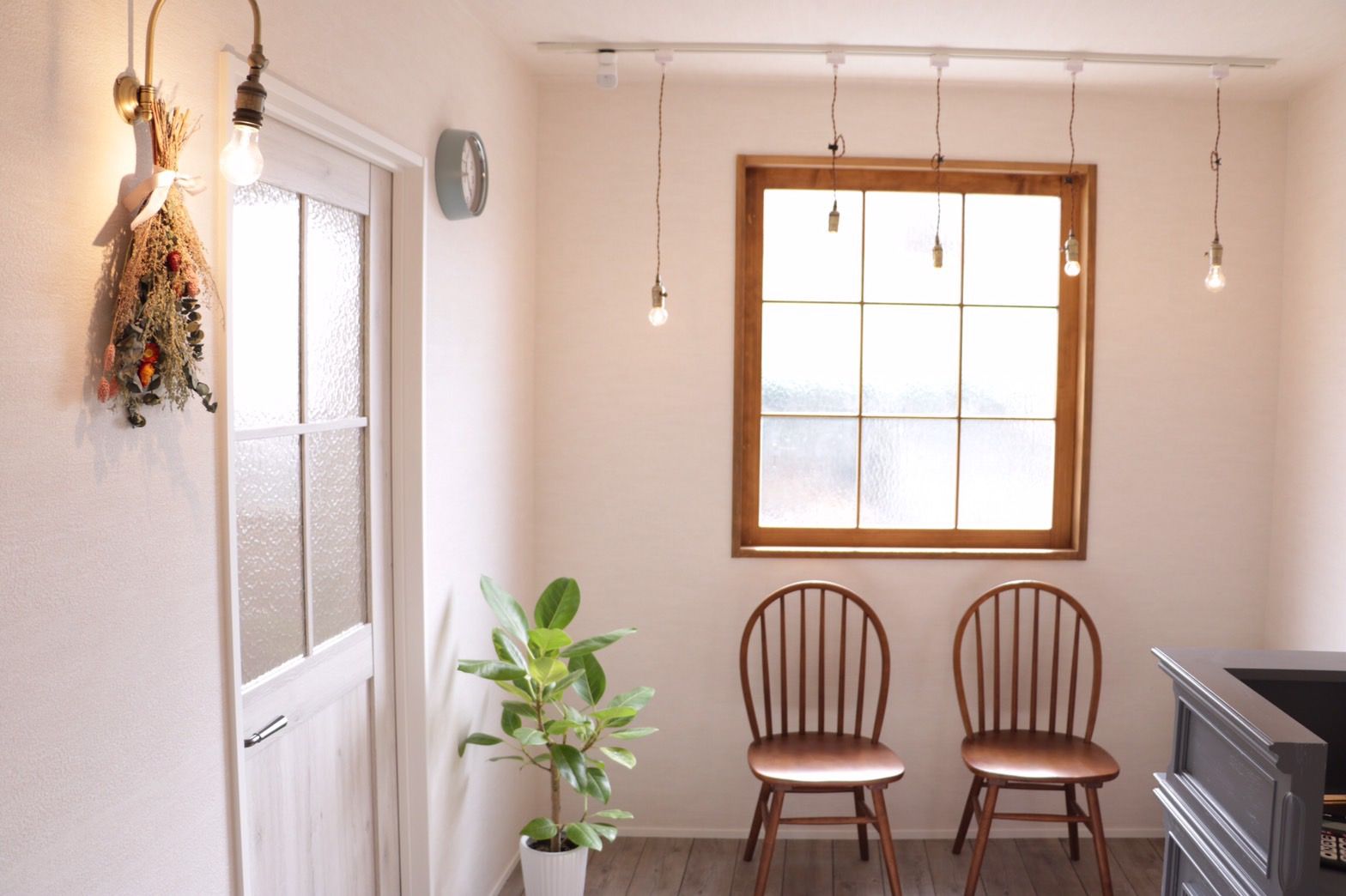 【京終】≪時短勤務もOK！≫≪完全個室≫≪完全週休2日制＆社会保険完備≫≪頭皮ケアや髪質改善に注力≫スタイリストオンリーサロン！営業時間18時まで＆平均退社は17時で16時退勤も可能！完全個室の高単価サロンでお客様とじっくり関わっていくことができます！「atelier RICO（アトリエリコ）」からスタイリスト（美容師）の求人☆☆