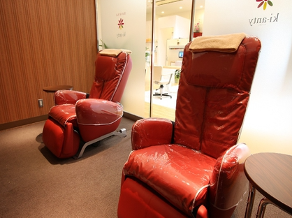 【みなとみらい】◆完全週休2日制・営業中のレッスンOK・2年以内にデビュー可能・20時迄に退勤可能◆教育体制が整っており、安心してスタイリストデビューが目指せます。スタッフさん同士の仲もよく風通しの良いサロン「Ki-anty みなとみらい店（キアンティミナトミライテン）」アシスタント（美容師）の求人★☆