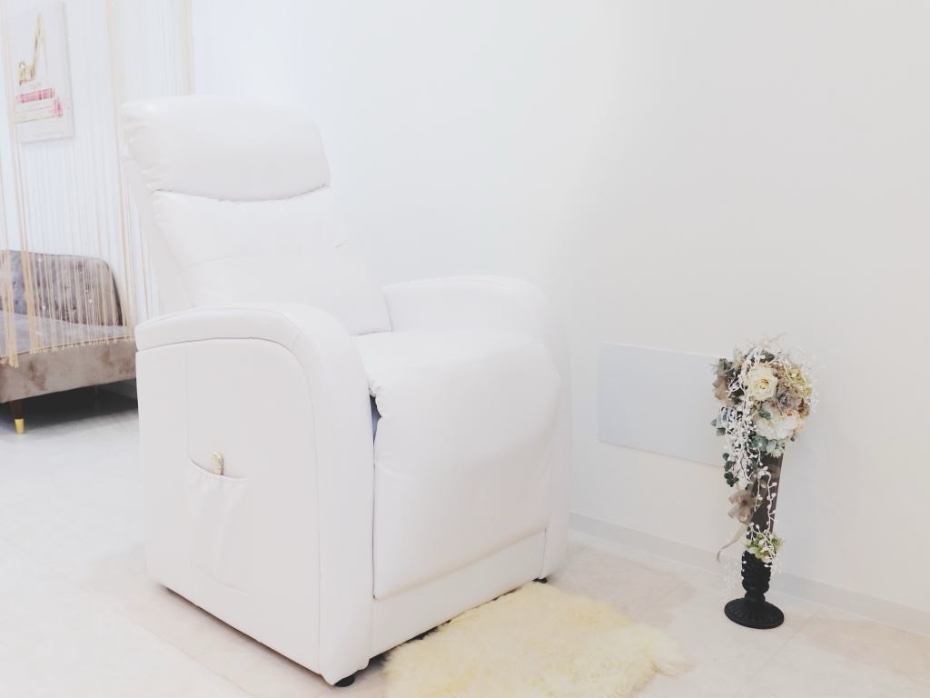 【都島】≪掛け持ちなし≫≪土日休み月4回可能≫≪18時退勤可能≫≪月給24〜30万円≫≪髪色ネイル自由≫≪有給休暇取得実績100％≫アイラッシュ・アイブロウのあるプライベートサロン「petit trianon（プチトリアノン）」からアイリスト（まつげエクステ・まつげパーマ・アイブロウ）の求人☆☆