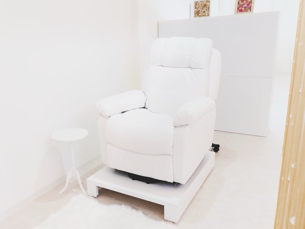 【都島】≪掛け持ちなし≫≪土日休み月4回可能≫≪18時退勤可能≫≪月給24〜30万円≫≪髪色ネイル自由≫≪有給休暇取得実績100％≫アイラッシュ・アイブロウのあるプライベートサロン「petit trianon（プチトリアノン）」からアイリスト（まつげエクステ・まつげパーマ・アイブロウ）の求人☆☆