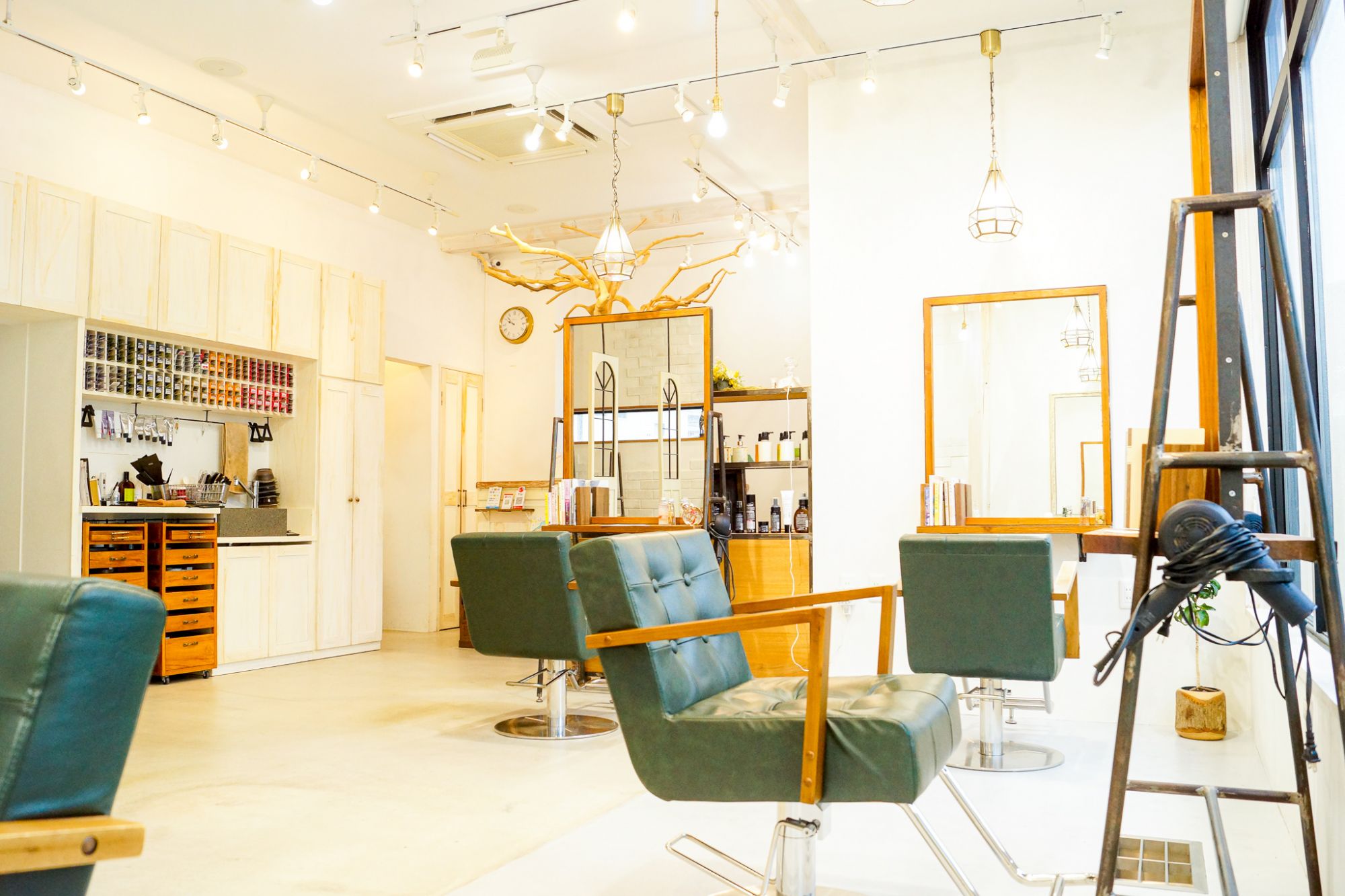 【神領】≪毎週日曜＋月曜休み≫≪充実した教育体制≫≪社会保険完備≫充実した教育制度で安心して学べる環境。一人一人に合った指導で着実に技術が身に付きます「ITSUKI hair design（イツキヘアーデザイン）」からアシスタント（美容師）の求人☆★