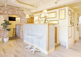 【代官山】◆完全週休2日制・給与保障制度あり・独立支援あり◆希望に合わせて正社員か業務委託かを選べます。しっかり稼げて、プライベートも充実できるサロン「BULB（バルブ）」からスタイリスト（美容師）の求人★☆