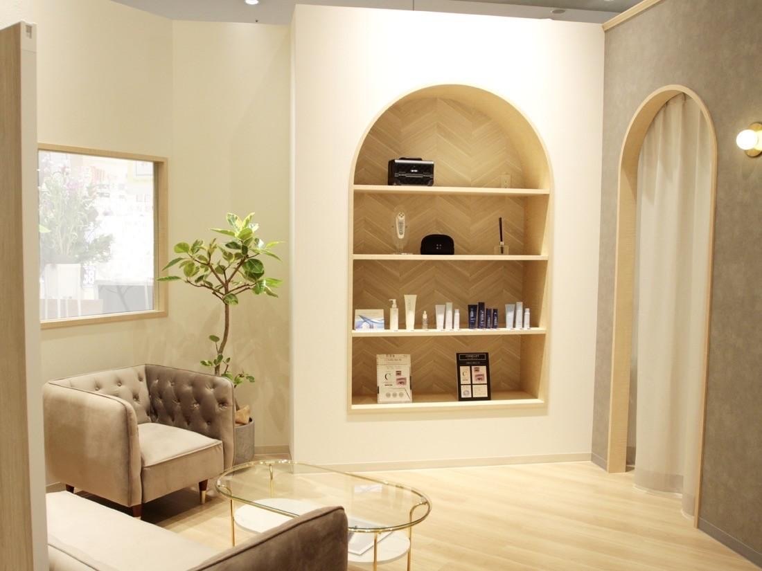 【徳重】≪社会保険完備・残業ほとんどナシ≫自社スクールを運営しているので、未経験者でも安心の研修制度があります！モデル集めサポートもあり！幅広い技術習得が可能な「TSUYAMEKI ヒルズウォーク徳重ガーデンズ店（ツヤメキヒルズウォークトクシゲガーデンズテン）」からアイリスト（まつげエクステ・まつげパーマ・アイブロウ）の求人☆☆