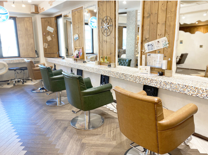 【新越谷】◆・住宅手当あり・実働8時間以下・19時迄に退勤可能・2年以内にデビュー可能・営業時間中のレッスンOK◆働きやすさ重視で充実したサロンワークが可能なサロン「AO-AQUA 新越谷店（アオアクアシンコシガヤテン）」からアシスタント（美容師）の求人★☆