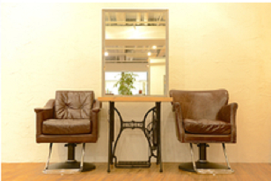 【恵比寿】◆ヘアメイクが学べる環境・完全週休2日制・社会保険完備◆海外でヘアメイクをされていたオーナーさんの下で早期スタイリストデビューを目指せるサロン「180°One Eighty Degrees.（ワンエイティーディグリース）」からアシスタント（美容師）の求人☆★