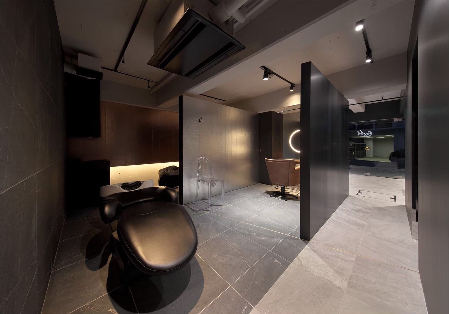 【玉造】≪社会保険完備≫≪最短1年半でデビュー可能≫≪20時迄に退勤可能≫カラーが好きな方歓迎！幅広い年齢層のお客様に支持されている美容室です！「＆H（アンドエイチ）」からアシスタント（美容師）美容師の求人☆★