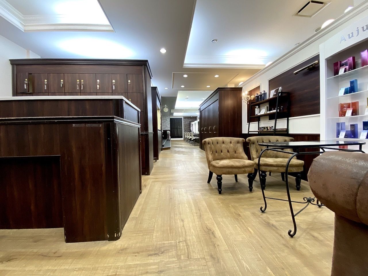 【柏駅】◆社宅完備・有給休暇あり・短期デビューを目指せる・社会保険完備◆全体でのレッスンは週に1回、営業中の練習も可能!某SNSコンサルタントをサロン負担で導入し、SNSに注力しているサロン「COVO(コーボ)」からアシスタント(美容師)の求人☆★