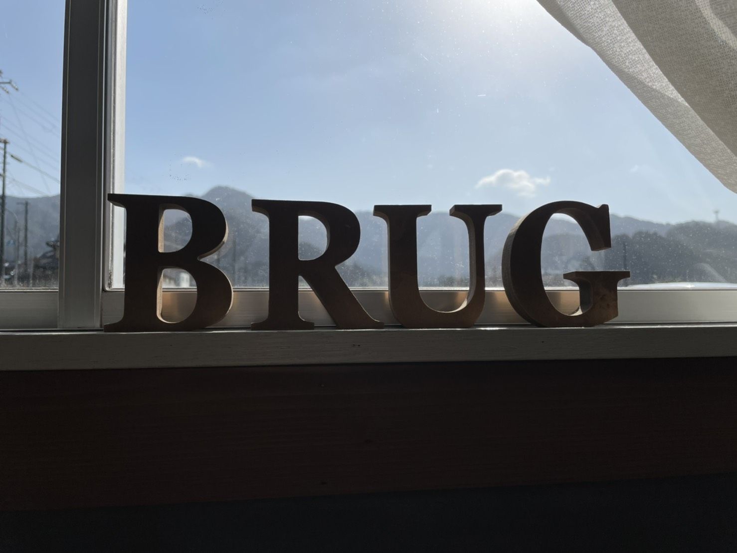 【丹波柏原】≪日曜定休あり≫≪社会保険完備≫≪18時までの退勤可能≫≪産休育休取得率100％≫≪有給休暇あり≫日曜日は定休日となっているので、子育てママさんなども働きやすい環境！「BRUG（ブルグ）」からカラーリスト（美容師）の求人☆★