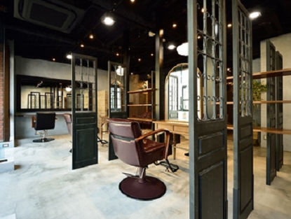 【神楽坂】◆完全週休2日制・営業中のレッスン可能・プライベート充実◆オーナーさんを筆頭に、海外でサロンワークされていたスタッフさんも多く在籍！働きながら語学も学んでいける国際派サロン「Levi（レヴィ）」からアシスタント（美容師）の求人★☆