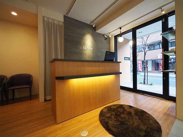 【一之江】◆完全週休2日制・有給休暇あり・産休育休制度あり・デビューまで1年・営業時間内レッスン可能・社会保険完備◆無駄なくスキルアップできる環境！人間関係が良く、離職率が低い！「Rever Tokyo 一之江店（リベアトウキョウイチノエテン）」からアシスタント（美容師）求人☆★