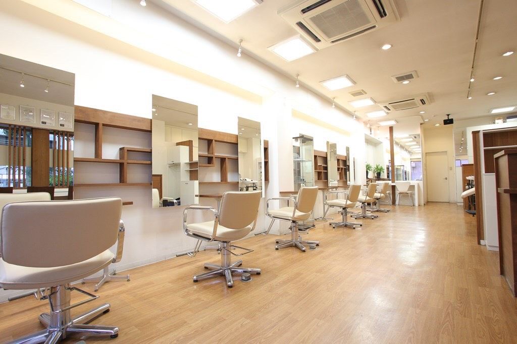 【甲子園】≪有給休暇あり≫≪18時までの退勤可能!≫≪月・火曜日定休≫≪住宅手当あり≫月7〜9日休みで18時までの退勤も可能なのでプライベートを充実させながら働けますよ!入客チャンスが豊富なので指名客を沢山つけられる!日曜出勤できないなど働き方のご相談もOK!「slowly(スローリー)」からスタイリスト(美容師)の求人☆★