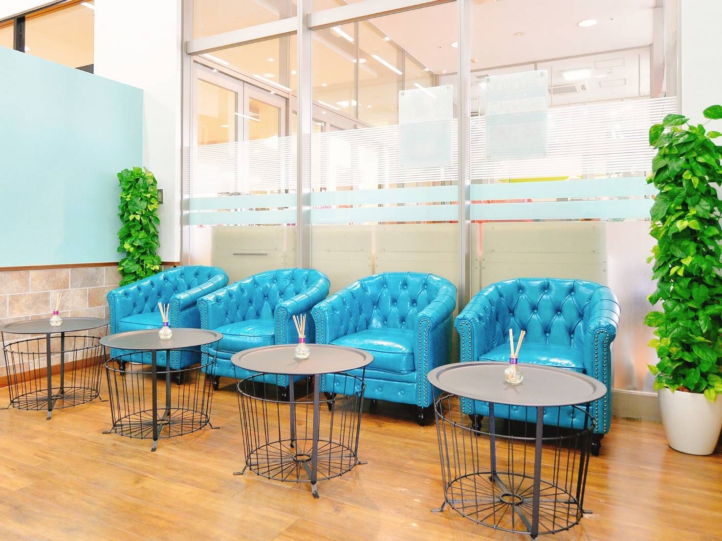 【イオンタウン東大阪】≪休みの数が選べる≫≪有給休暇あり≫≪平均退社時間20時台≫美容室併設サロンで入客チャンス抜群！スタッフに寄り添った幅広い働き方が出来ます！！商材や道具もスタッフで話し合って決めていきます！アットホームで親しみやすい「DESTINO eyelash（デスティーノアイラッシュ）」からアイリスト（まつげエクステ・まつげパーマ・アイブロウ）の求人★☆