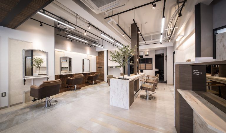 【JR吉塚駅】≪月休8日・月給20万円スタート・社会保険完備≫充実した福利厚生を準備しているので長く勤務出来る環境はバッチリ！！1年半でスタイリストデビューが目指せるヘアサロン「L’Aube（ローブ）」からアシスタント（美容師）の求人☆★