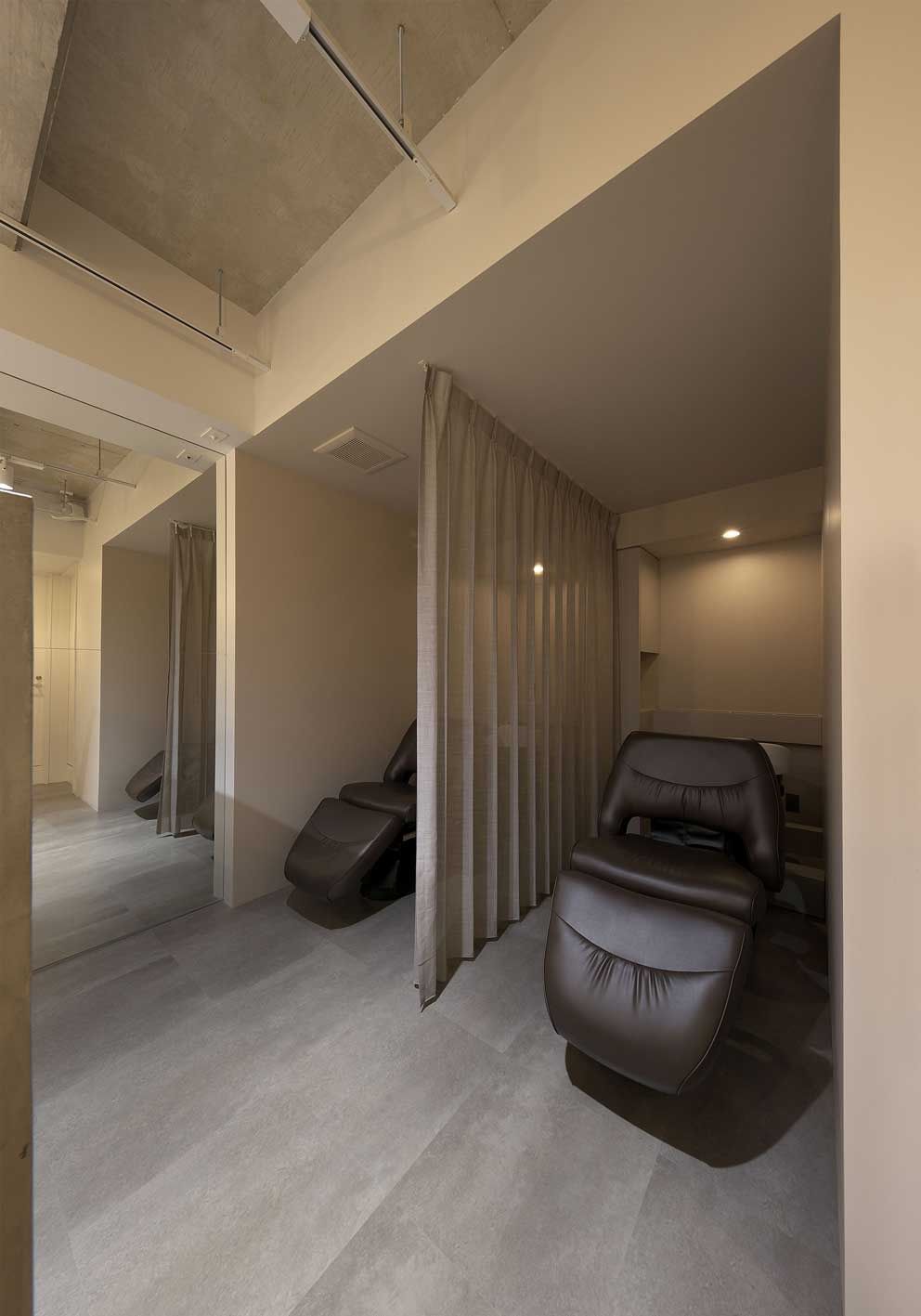 【尼ヶ辻】≪月8〜10日休み≫≪日曜休みあり≫≪19時までに退勤可能≫≪残業はほとんどなし≫≪有給休暇あり≫プライベートや家族との時間も充実できるアットホームなサロン！SNSなどの情報発信をしていきたい方にもおすすめ◎「Hair salon Tera（ヘアーサロンテラ）」からスタイリスト（美容師）の求人☆☆