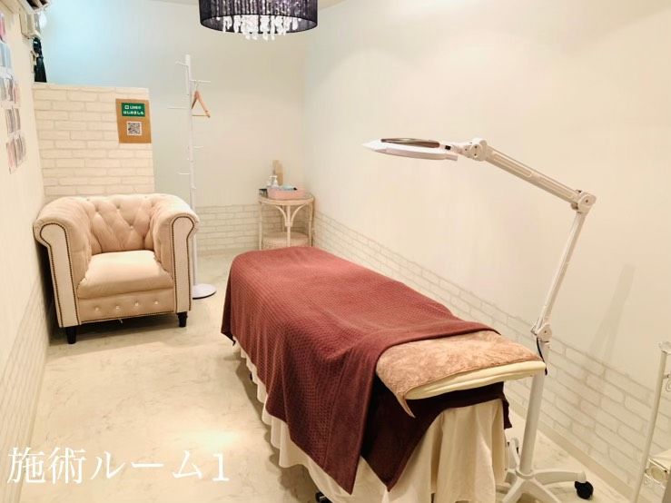 【平城山】≪平均退社時間20時台≫≪髪型・ネイル・服装自由≫教育体制バッチリ！アットホームで働きやすい環境でお客様としっかり寄り添える個室型サロン「GUERIRL VOGUE（ゲリーヴォーグ）」からアイリスト（まつげエクステ・まつげパーマ）の求人☆☆