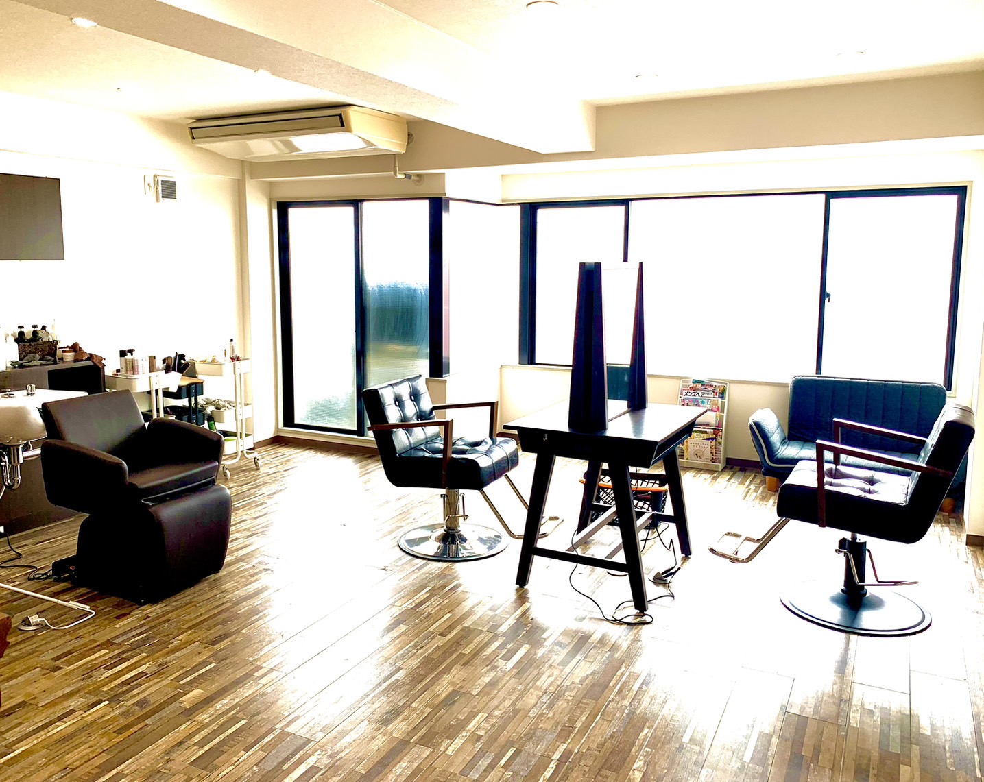 【針中野】≪社会保険完備≫≪月8日休み≫≪有給休暇あり≫≪土日祝休み月1,2回相談OK≫スタッフさんごとに合わせたサロンワークが可能です！福利厚生もしっかりしているので安心して長く働く事ができるサロンです！「Conara（コナラ）」からアシスタント（美容師）の求人★☆