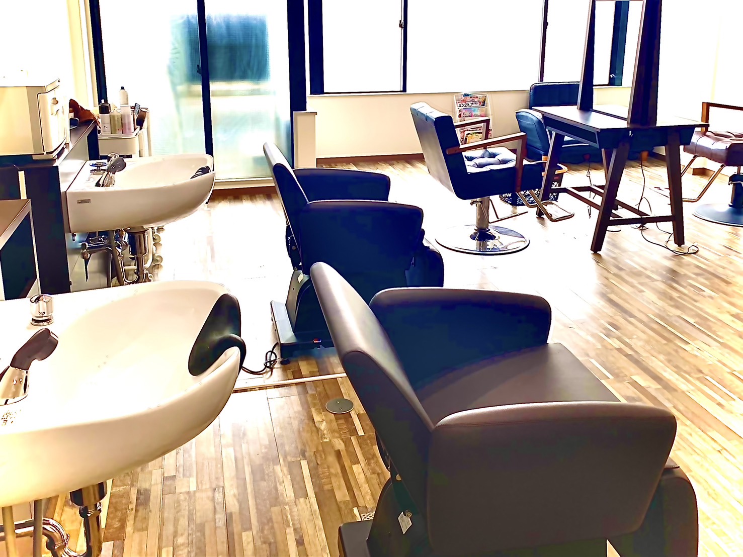 【針中野】≪社会保険完備≫≪月8日休み≫≪有給休暇あり≫≪土日祝休み月1,2回相談OK≫スタッフさんごとに合わせたサロンワークが可能です！福利厚生もしっかりしているので安心して長く働く事ができるサロンです！「Conara（コナラ）」からアシスタント（美容師）の求人★☆