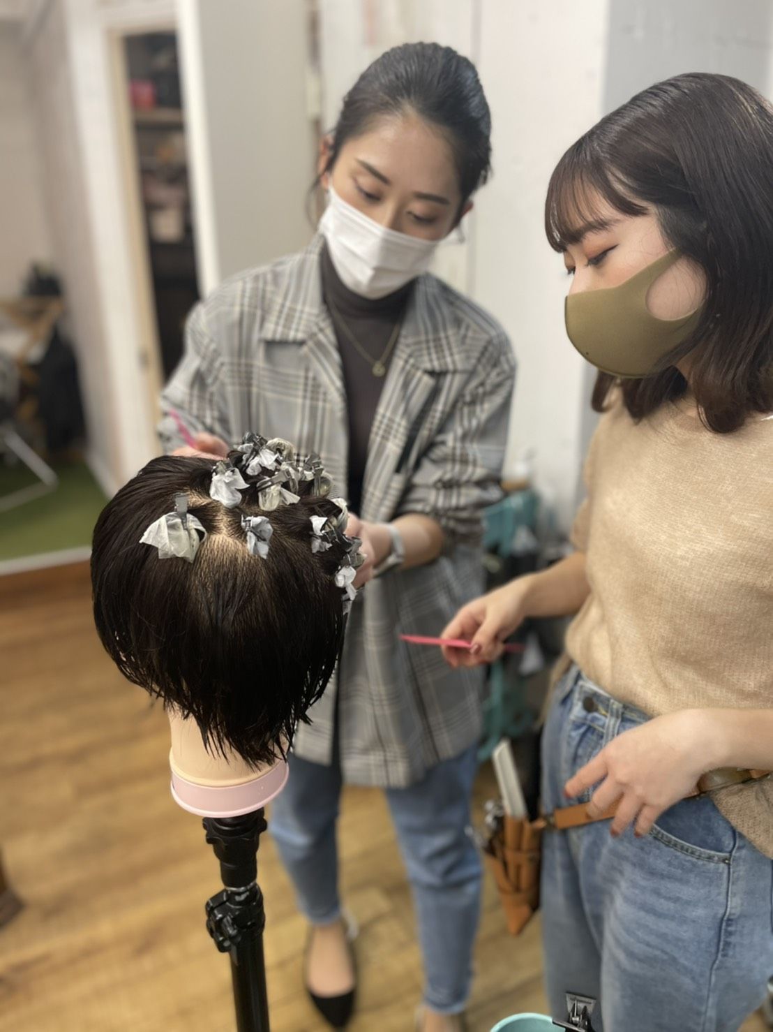 【南森町】≪月給19万円〜≫≪実働9時間≫≪完全週休2日制≫≪日曜休みOK≫≪社会保険完備≫営業時間内レッスンも可能◎シーズンごとに撮影も行っており学べる環境あり！「Hair resort Lino（ヘアリゾートリノ）」からアシスタント（美容師）の求人☆★