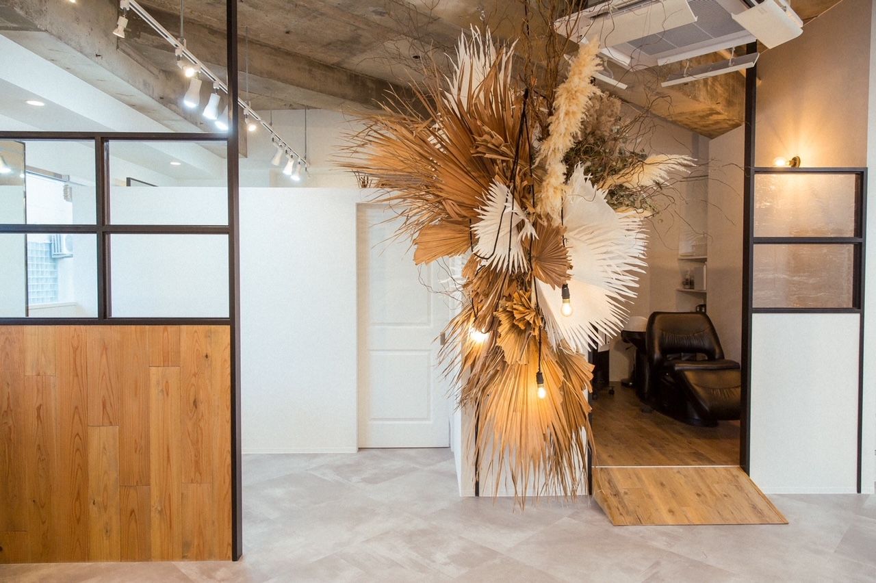 【苦楽園口】≪土日祝休みOK≫≪営業中レッスンOK≫プライベートも楽しんでください！カッコイイ美容師を目指しませんか ？「OVER THANKS.（オーバーサンクス）」からアシスタント（美容師）の求人☆★