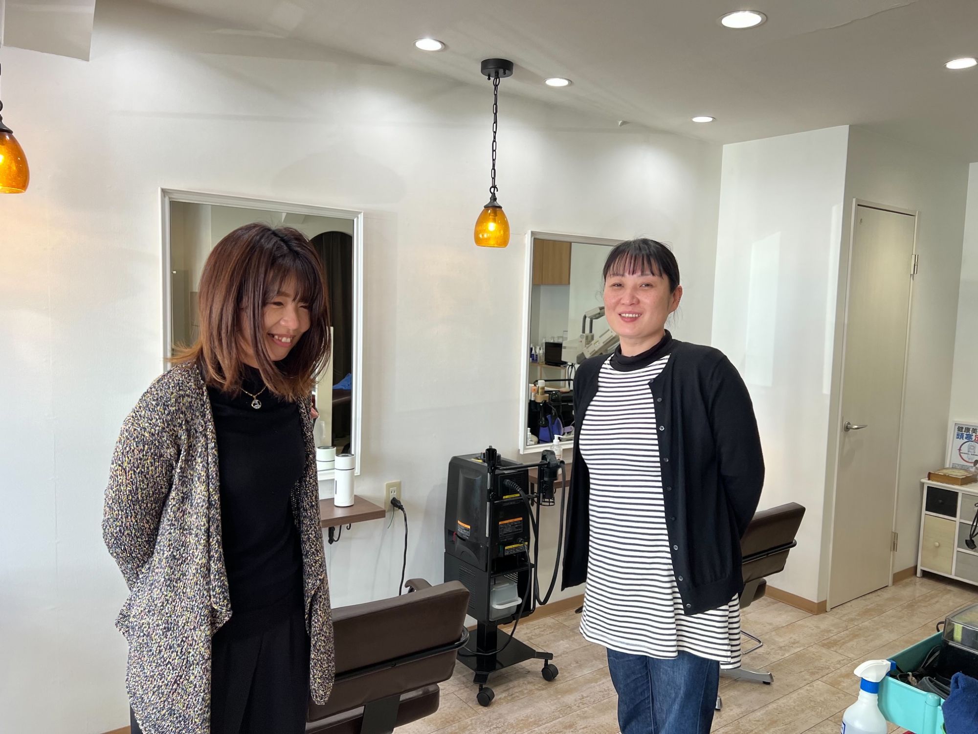 【王子公園】≪完全週休2日！19時退勤可能！≫≪通信生も歓迎！≫≪夏季・年末年始休暇あり≫生薬や植物エキスから作られている薬剤を使用！自分に合ったペースでレッスンでき、どこに行っても通用する技術が学べる環境です！大型店が苦手な方にオススメのアットホームサロン「髪と健康を育む美容室 un.ciel（カミトケンコウヲハグクムビヨウシツアンシエル）」からアシスタント（美容師）の求人☆★