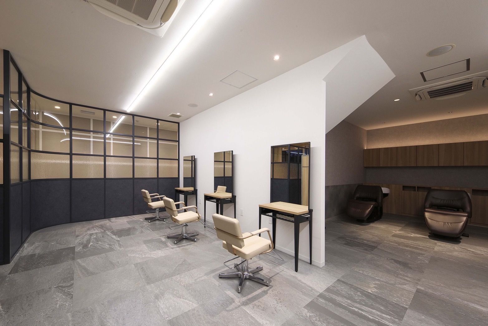 【北山】≪月7000円でサロンの寮に住める≫≪月8日休み≫≪社会保険完備≫アイラッシュやネイル、着付けなども学べるトータルビューティーサロン！営業時間内レッスンで効率よく学べる環境です！「TOP BEAUTY 北山店（トップビューティーキタヤマテン）」からアシスタント（美容師）の求人☆★