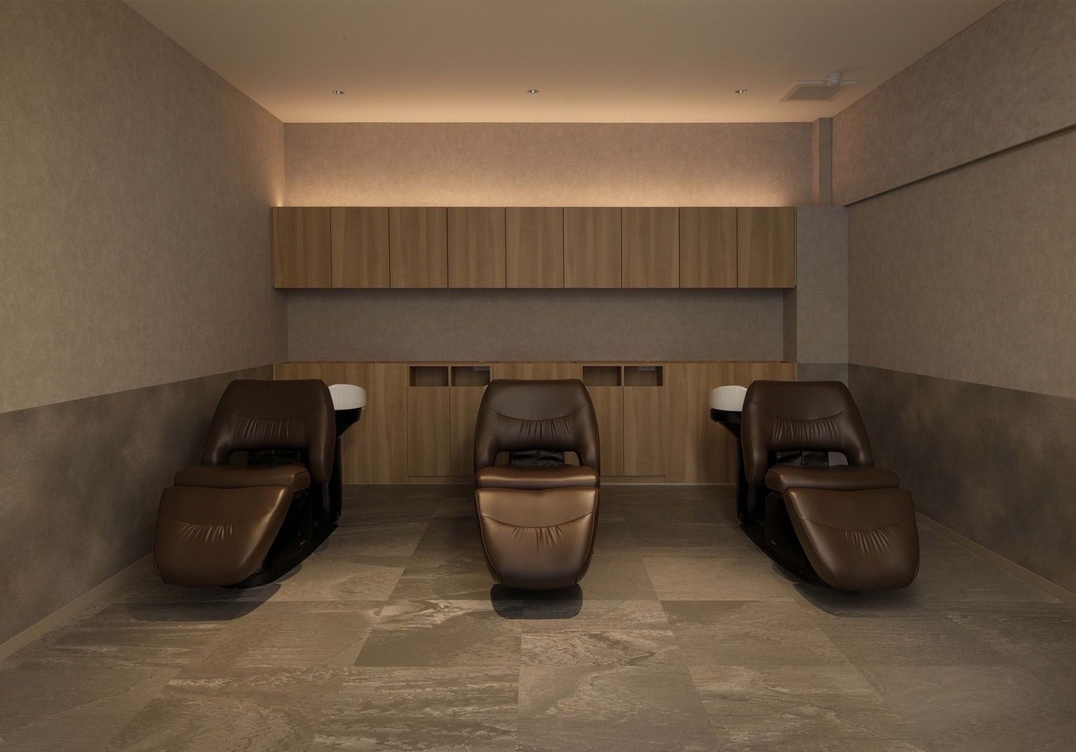 【北山】≪月7000円でサロンの寮に住める≫≪月8日休み≫≪社会保険完備≫アイラッシュやネイル、着付けなども学べるトータルビューティーサロン！営業時間内レッスンで効率よく学べる環境です！「TOP BEAUTY 北山店（トップビューティーキタヤマテン）」からアシスタント（美容師）の求人☆★