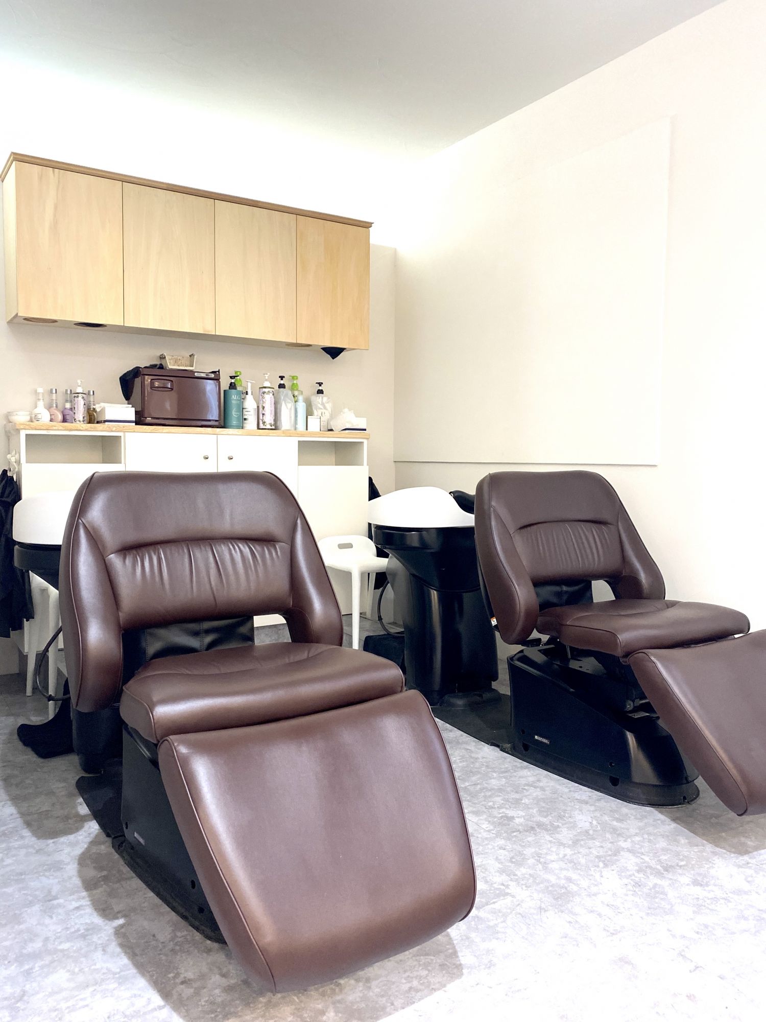 【入間市駅】◆月8日休み・有給休暇あり・社会保険完備◆美容師さんとしていつでもオシャレでいてもらう為、年2回洋服代を手当として支給！！完全マンツーマン！自分のペースでお客様と向き合えるサロン「Eia（エイア）」からスタイリスト（美容師）の求人☆★