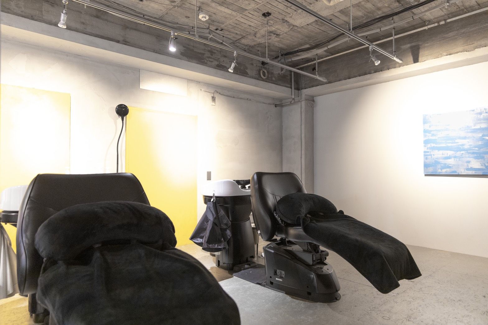 【本町】≪月給24万円〜≫≪土日休みOK≫≪スタイリストのみのサロン≫≪正社員と業務委託の選択が可能≫お客さんと密にかかわって接客をしていくサロン！マンツーマンでの施術が可能◎「FUNCY（ファンシー）」からスタイリスト（美容師）の求人☆★☆