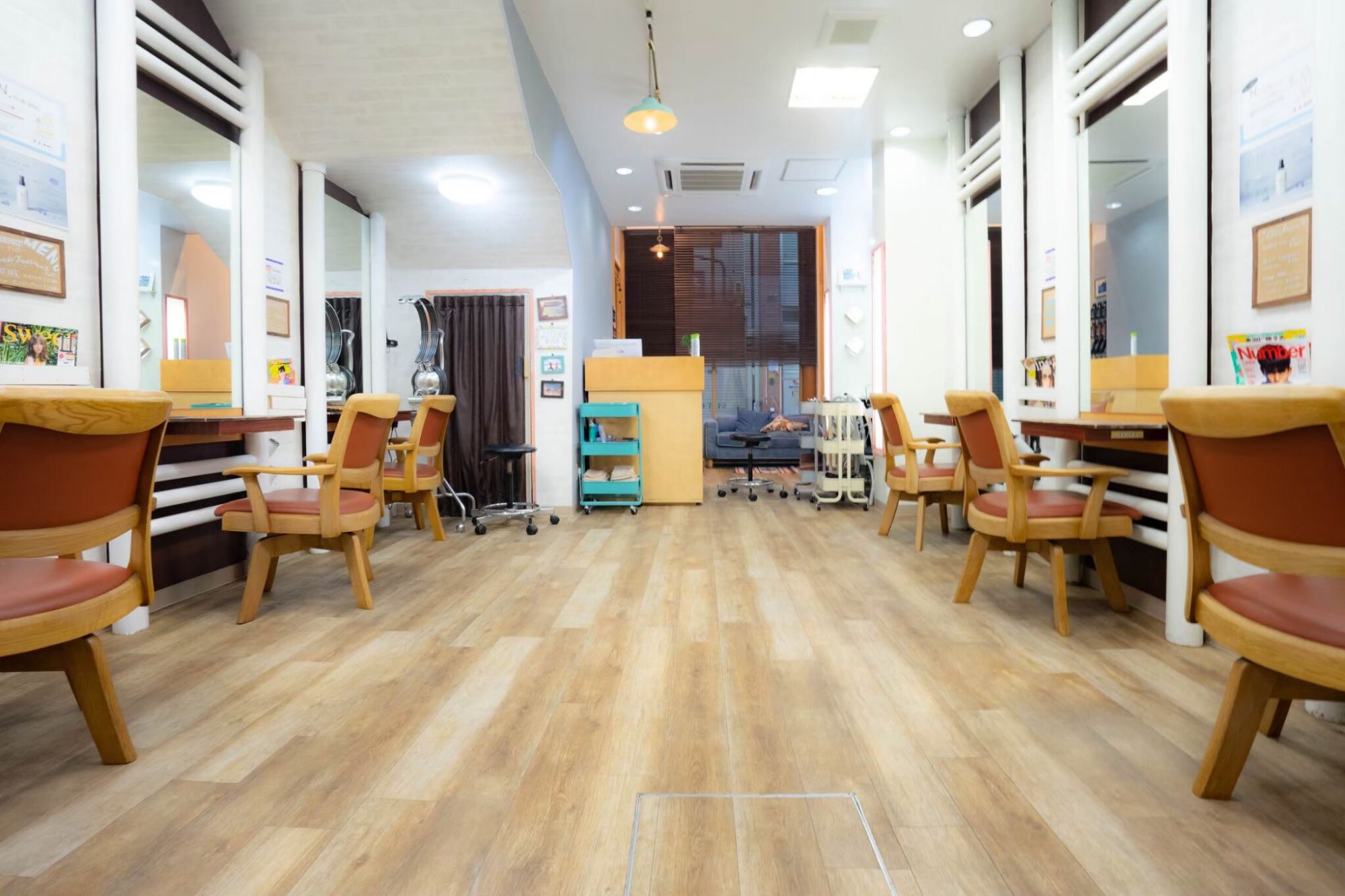 【堺東】≪営業中レッスンOK≫≪20時迄に退勤可能≫≪月に2日有給あり≫カリキュラムもしっかりしていて個人のペースでスタイリストを目指せる環境！地域密着型のアットホームサロン！「K-CREW un.（ケークルーアン）」からアシスタント（美容師）の求人☆★