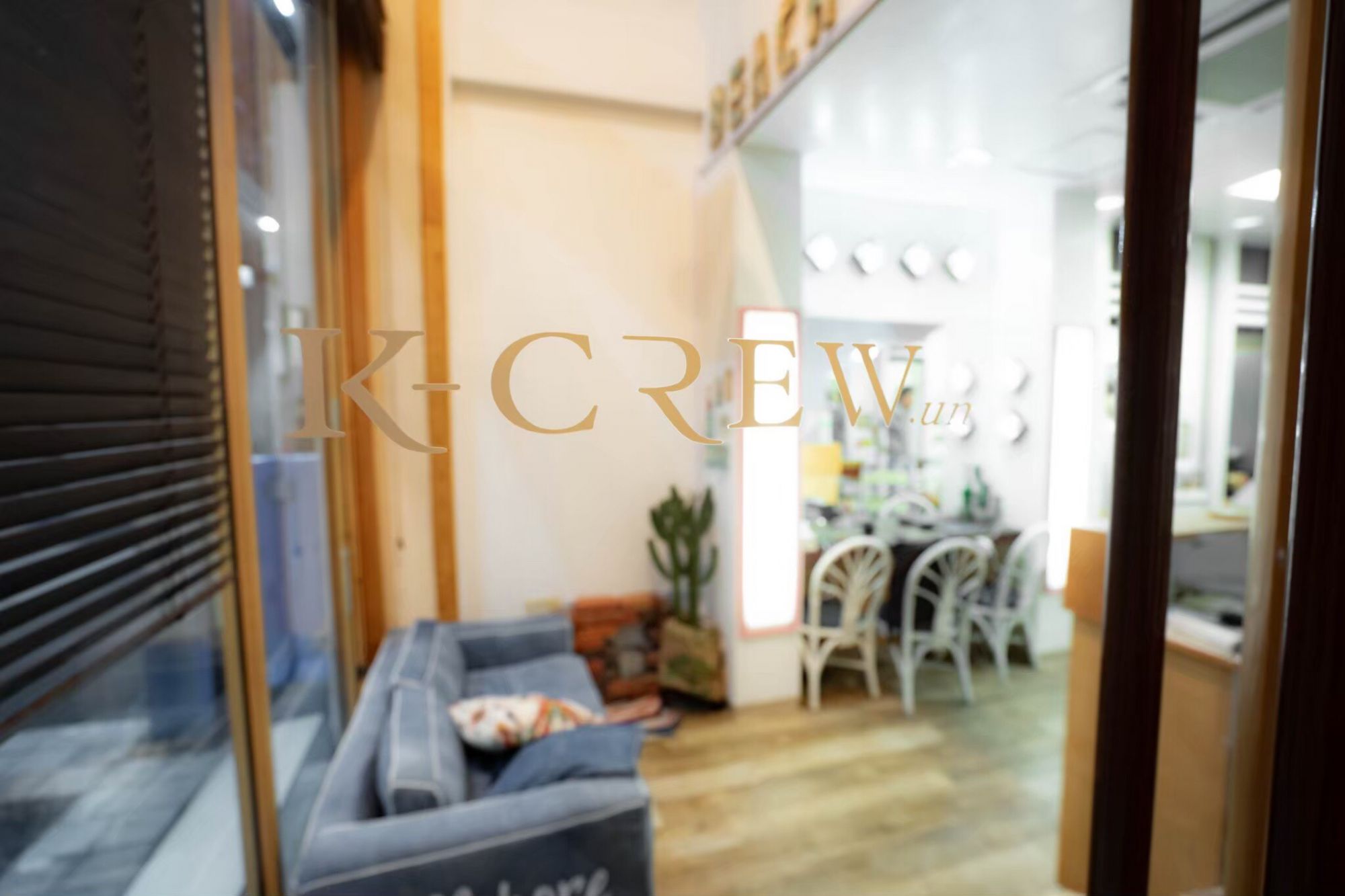 【堺東】≪営業中レッスンOK≫≪20時迄に退勤可能≫≪月に2日有給あり≫カリキュラムもしっかりしていて個人のペースでスタイリストを目指せる環境！地域密着型のアットホームサロン！「K-CREW un.（ケークルーアン）」からアシスタント（美容師）の求人☆★