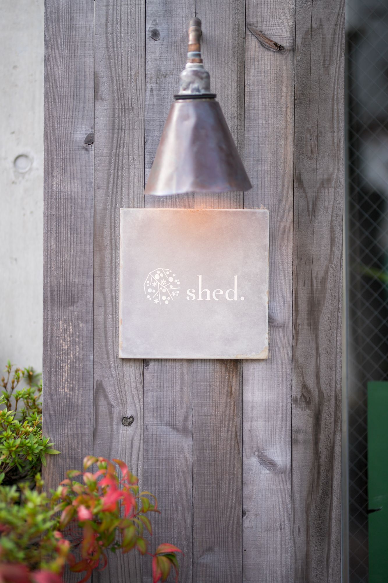 【山の街】≪完全週休2日≫≪実働8時間≫≪社会保険完備≫≪時短勤OK≫≪土日休みOK≫≪有給休暇あり≫≪年末年始休暇あり≫営業中のレッスンOK！少人数でアットホームな環境！「shed.（シェド）」からアシスタント（美容師）の求人☆★