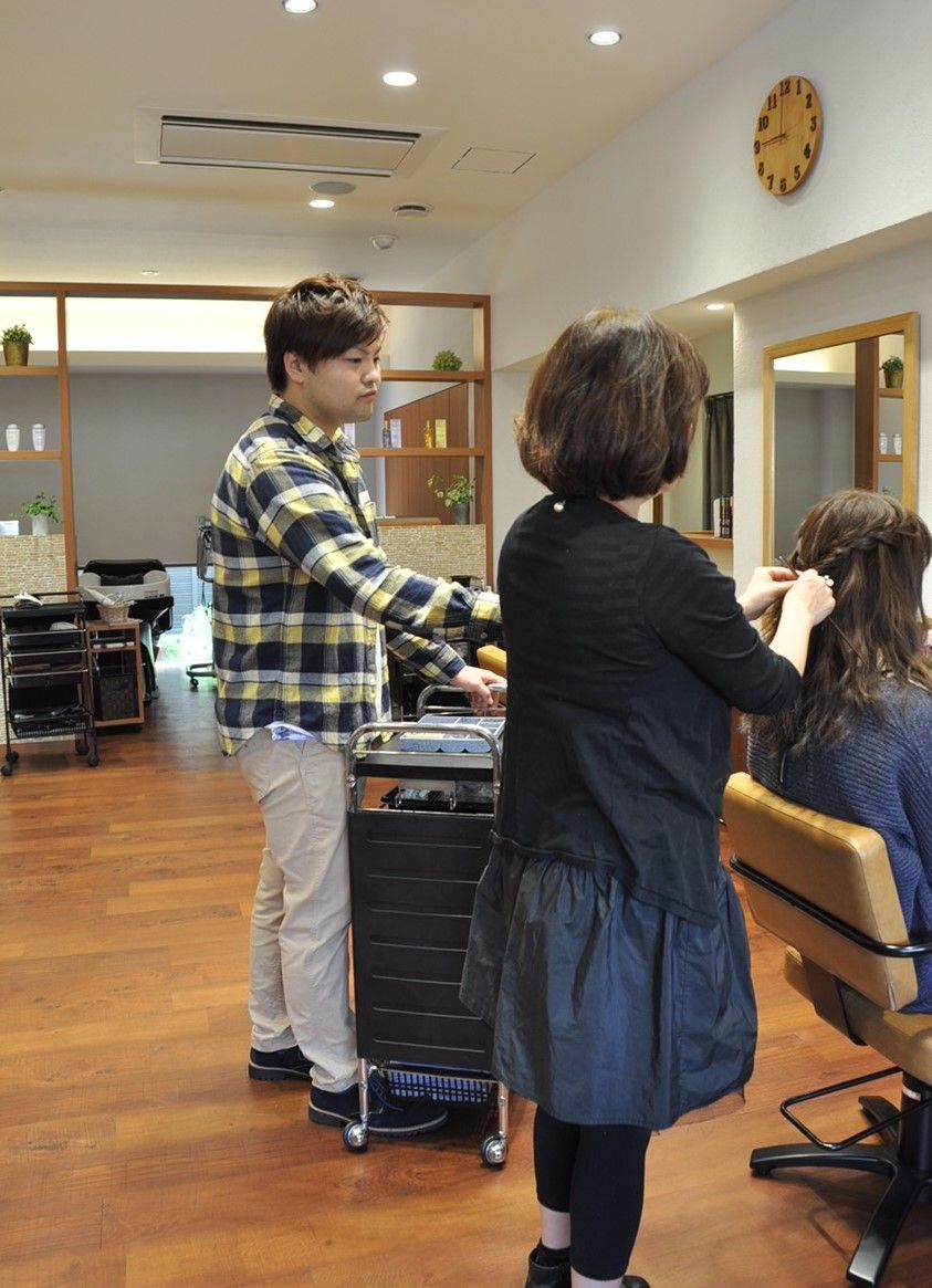 【西鈴蘭台】≪社会保険完備≫≪営業中レッスン可能≫≪正社員は18時退勤可能≫2階にカフェを併設しているサロン!18時に帰れて自分の時間も充実!「GRAND SUR(グランシュール)」からアシスタント(美容師)の求人☆★